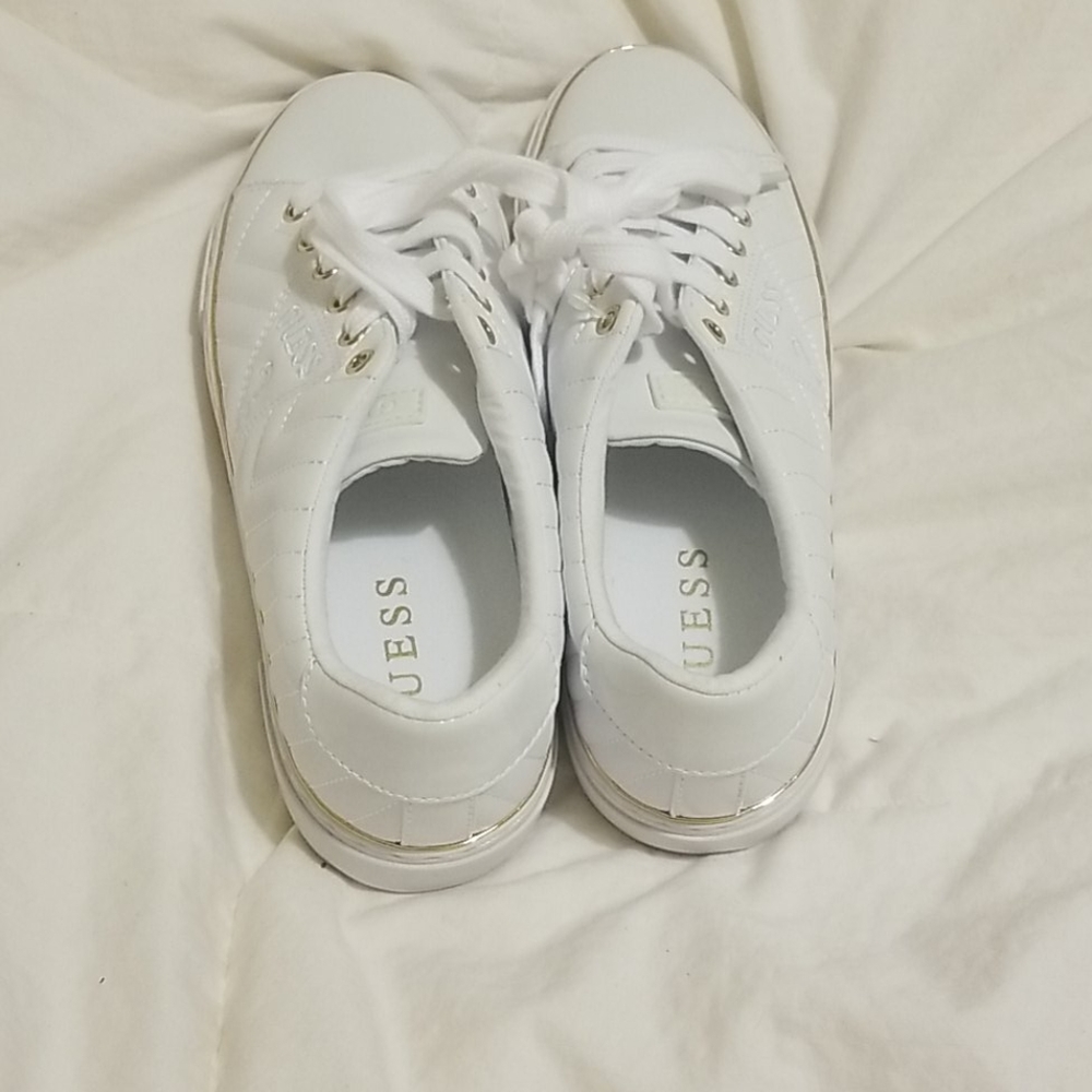 Guess ? - Picture 3 of 4